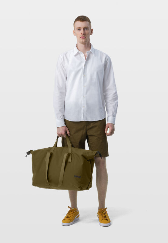 APPLIED TAG SHORT WEEKENDER - model