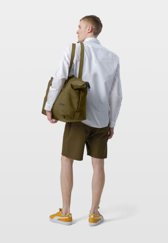 APPLIED TAG SHORT WEEKENDER - model