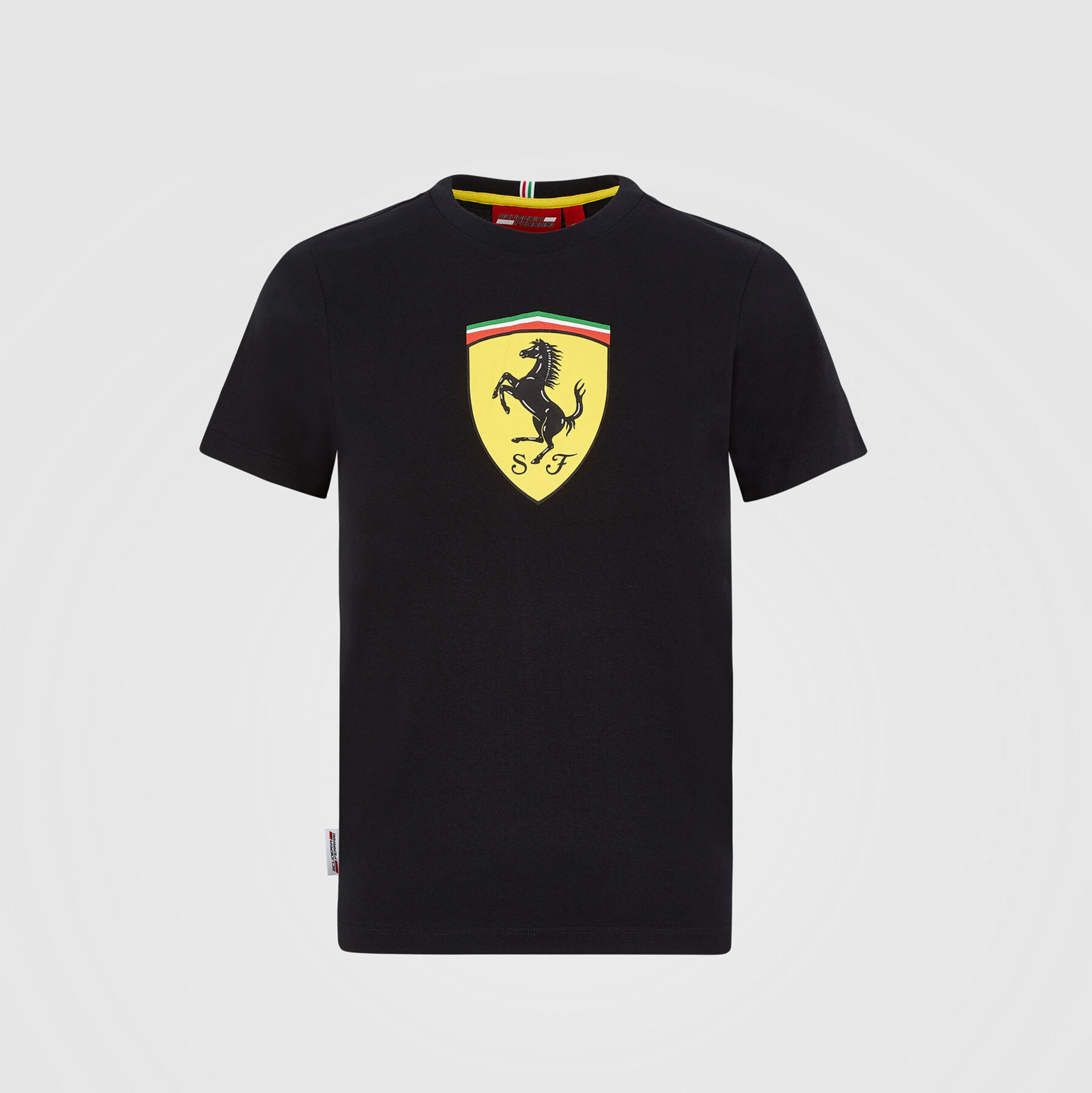 T-shirt bambino con Scudetto grande - Scuderia Ferrari Formula 1 | Fuel For  Fans