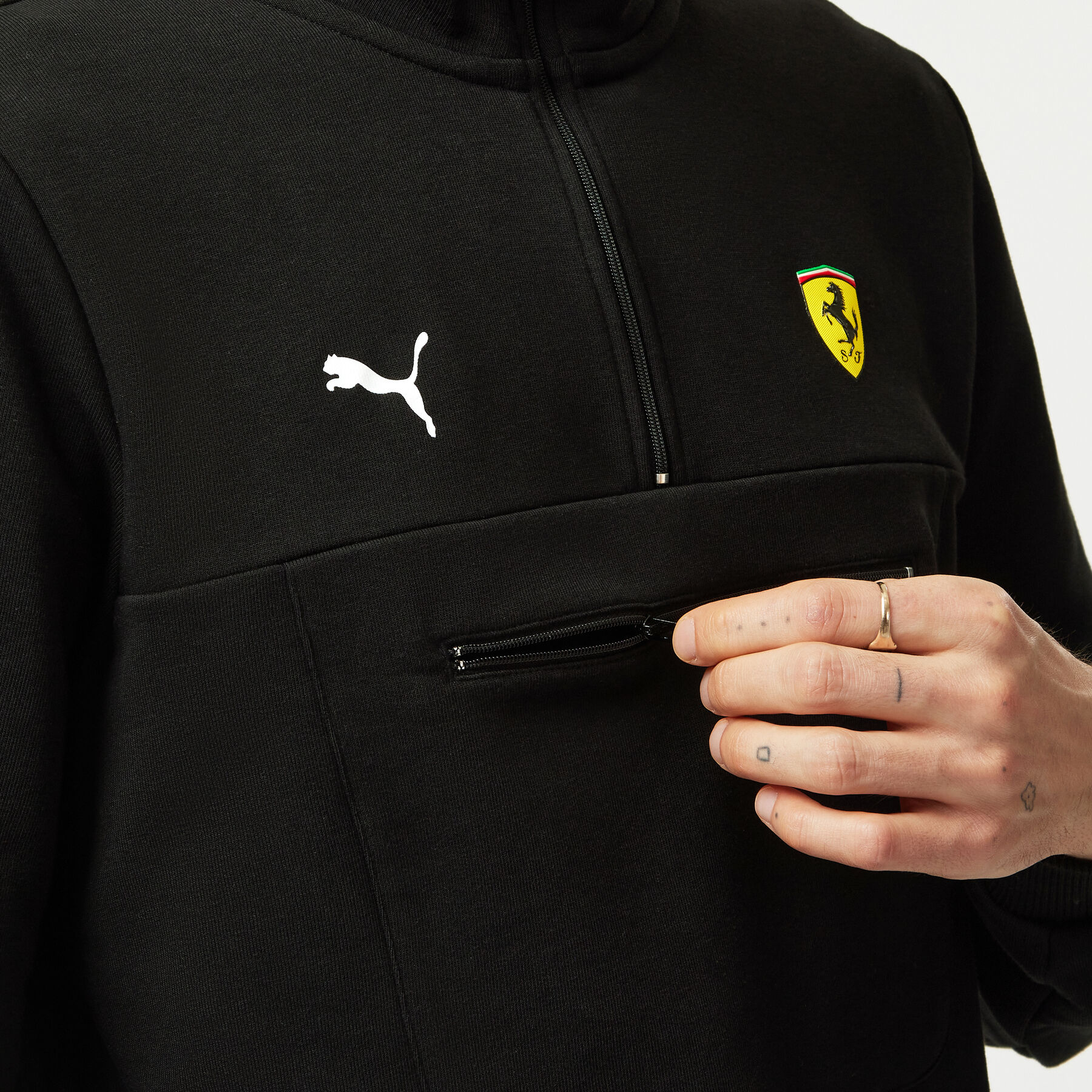 Logo 1/4 Zip Sweater - Scuderia Ferrari F1 | Fuel For Fans